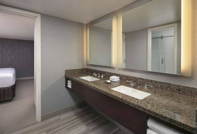 جناح, Sonesta Charlotte Lower South End