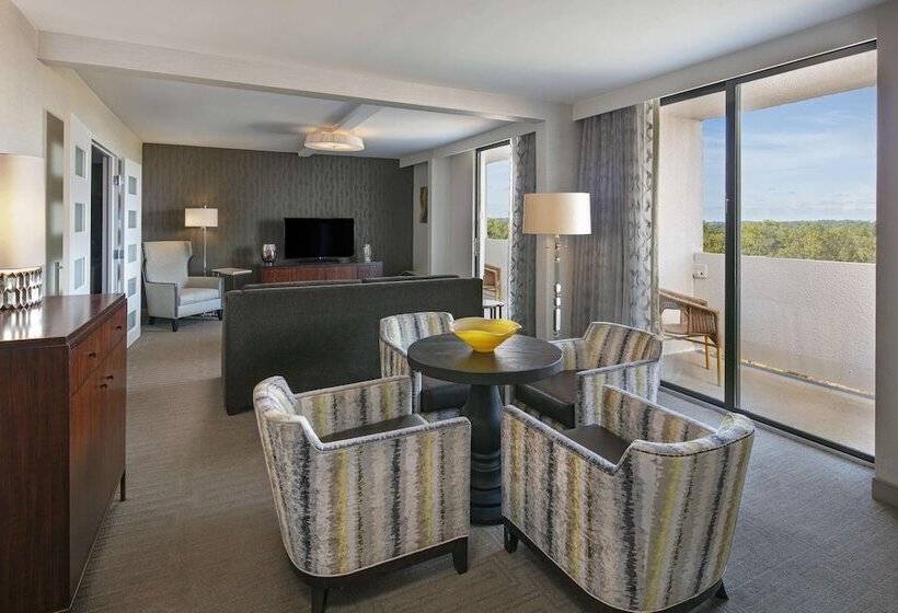 جناح, Sonesta Charlotte Lower South End