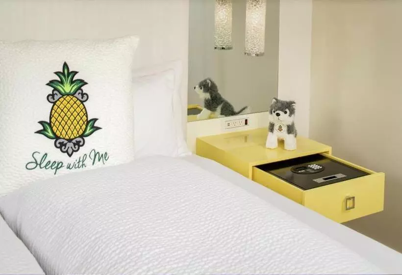 اتاق لوکس با تخت بزرگ, Staypineapple, A Delightful Hotel, South End