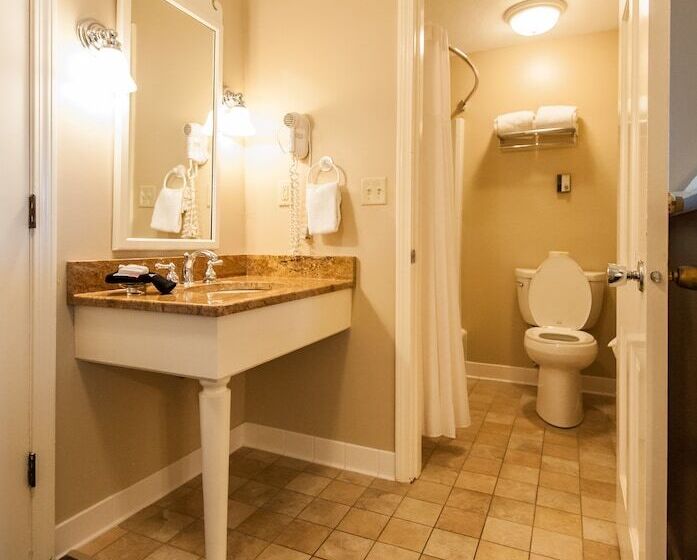 带2个双人床的标准工作室, The Inn At Scituate Harbor