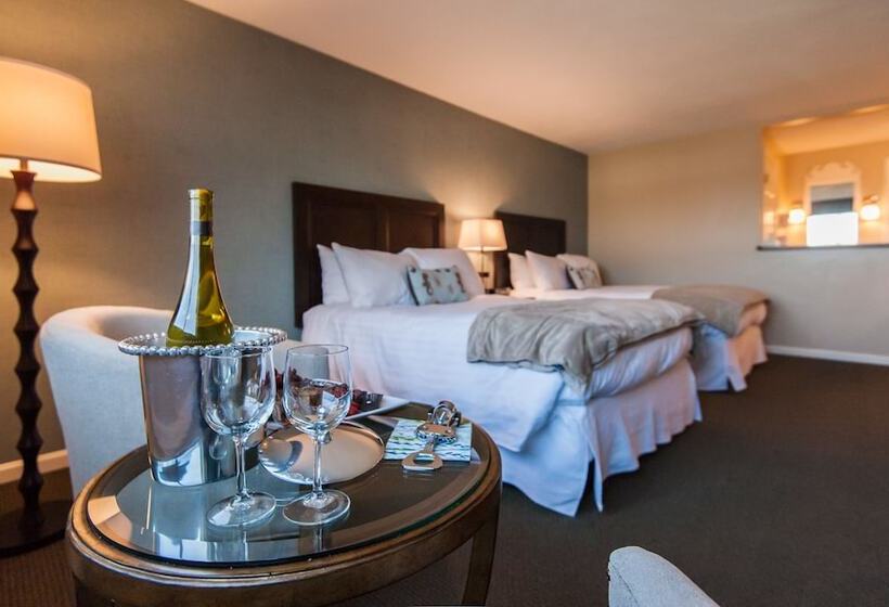 带2个双人床的标准工作室, The Inn At Scituate Harbor