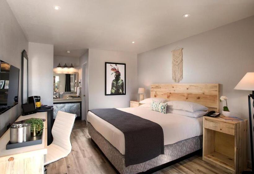 带大床的标准间, The Sage