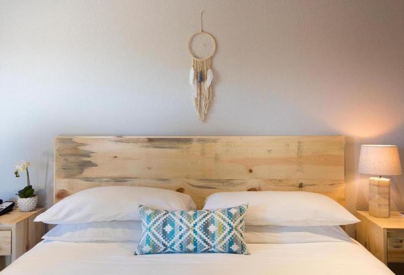 带大床的标准间, The Sage