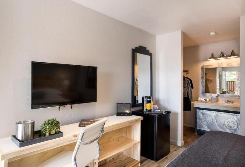 带大床的标准间, The Sage