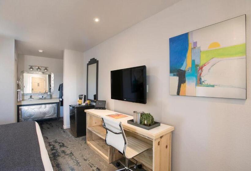 带大床的标准间, The Sage