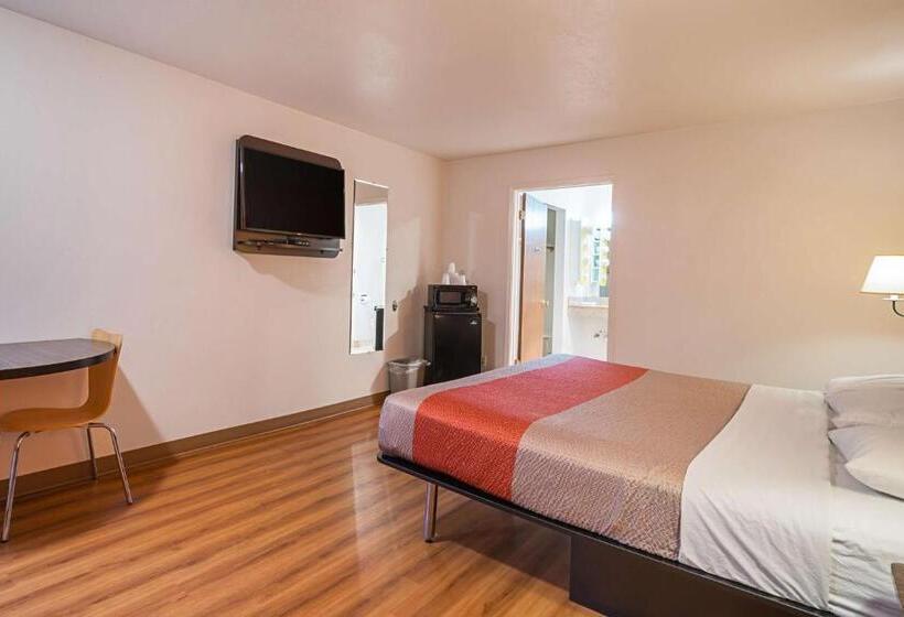 带大床的豪华间, Motel 6safford, Az