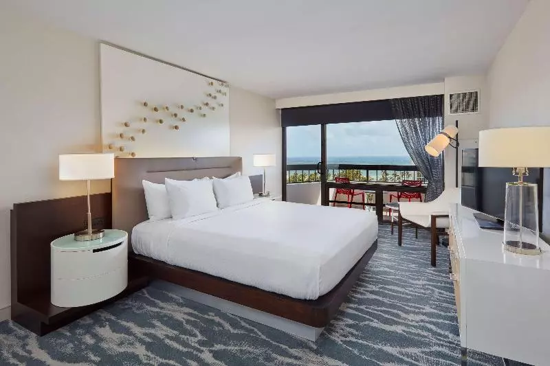 キングサイズベッドのスタンダードルーム, Waterstone Resort & Marina Boca Raton, Curio Collection By Hilton