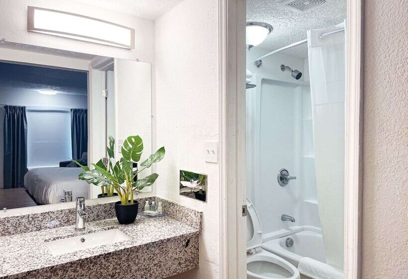 غرفه قياسيه سريرين مزدوجين, Ramada By Wyndham Lumberton