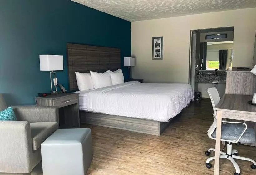 キングサイズベッドのスタンダードルーム, Ramada By Wyndham Lumberton
