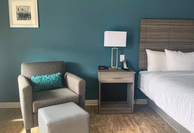 身障者適用キングサイズベッドルーム, Baymont By Wyndham Lumberton Nc
