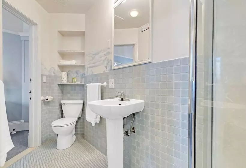 سوییت جونیور, Cornell Hotel De France
