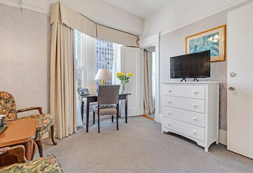 جناح جونيور, Cornell Hotel De France