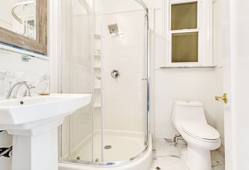 غرفة قياسية, Cornell Hotel De France