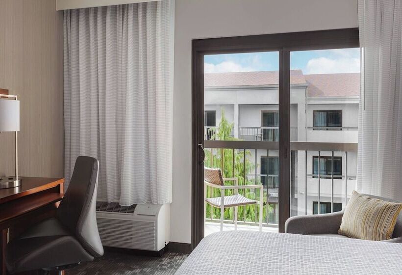 جناح, Courtyard Philadelphia Devon/villanova