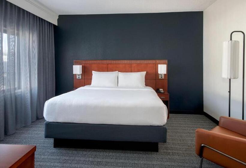 스위트 킹사이즈 침대, Courtyard By Marriott Silver Spring North/white Oak