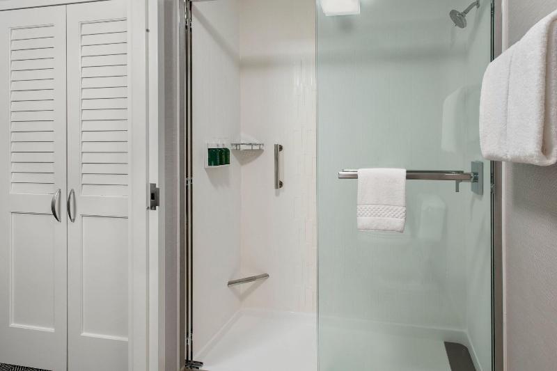 스위트 킹사이즈 침대, Courtyard By Marriott Silver Spring North/white Oak