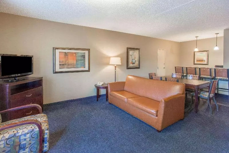 キングサイズベッドのスタンダードルーム, Days Inn & Suites By Wyndham Mesa Near Phoenix