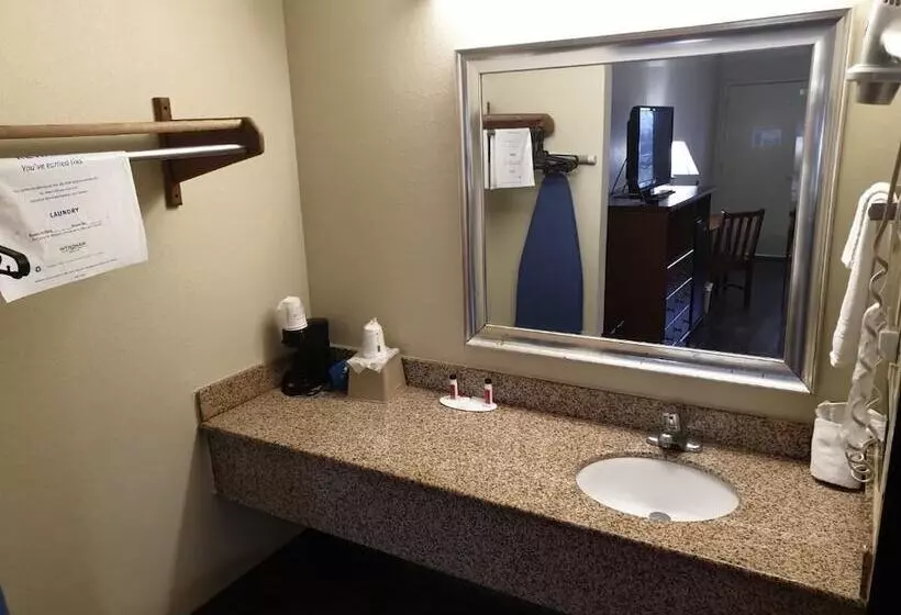 ２ダブルベッドのスタンダードルーム, Days Inn By Wyndham Chattanooga Lookout Mountain West