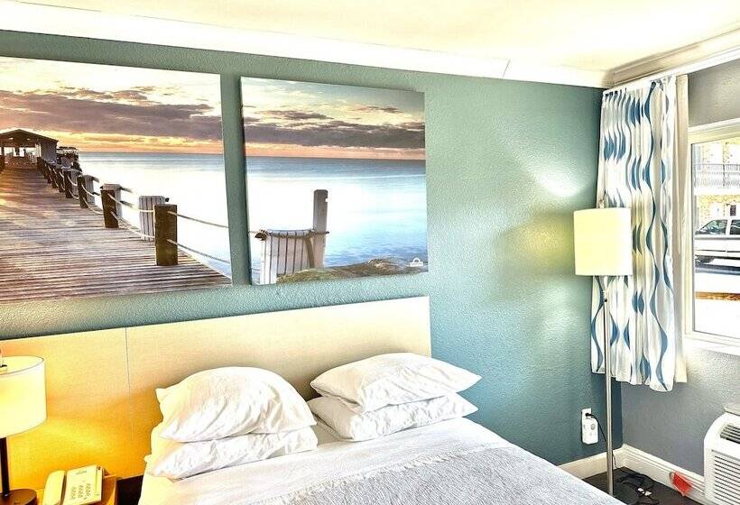 חדר סטנדרט שתי מיטות זוגיות, Days Inn By Wyndham Pensacola  Historic Downtown