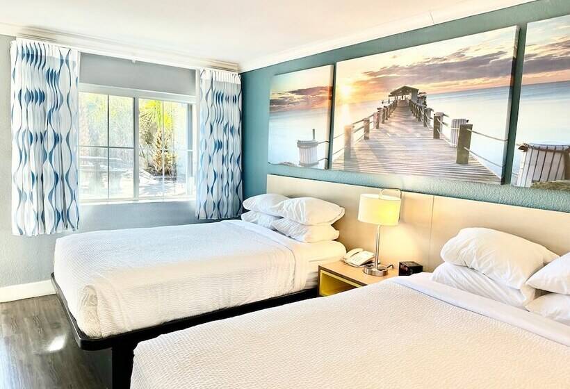 חדר סטנדרט שתי מיטות זוגיות, Days Inn By Wyndham Pensacola  Historic Downtown