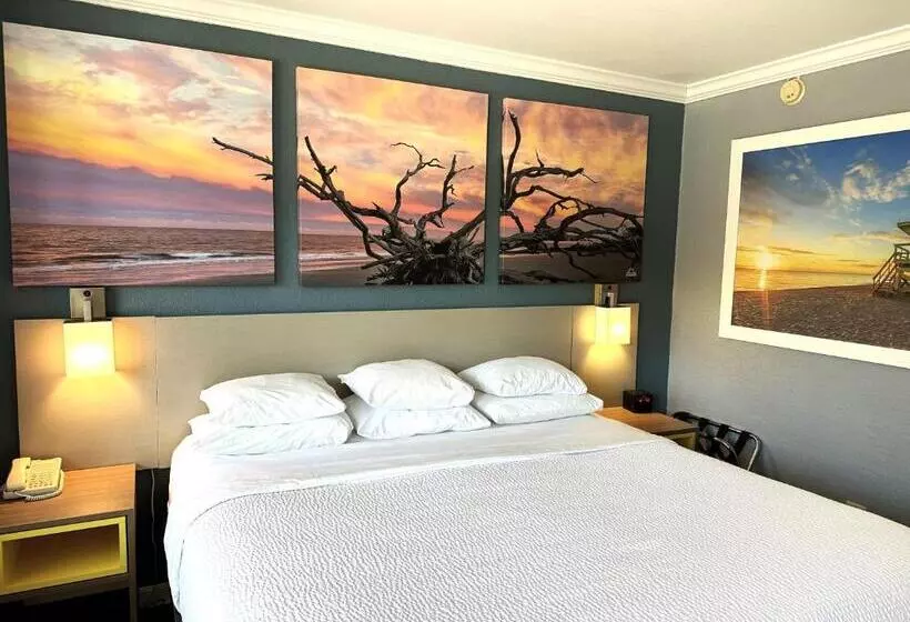 身障者適用キングサイズベッドルーム, Days Inn By Wyndham Pensacola  Historic Downtown
