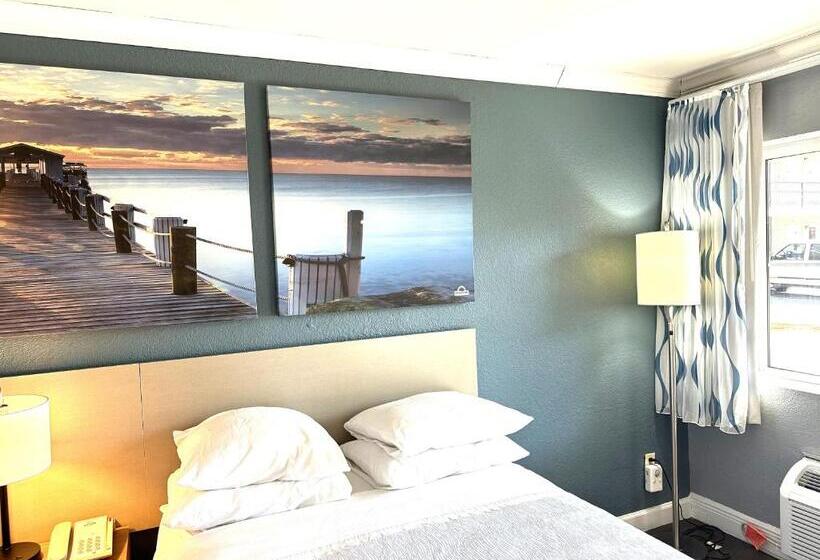 חדר סטנדרט שתי מיטות זוגיות, Days Inn By Wyndham Pensacola  Historic Downtown