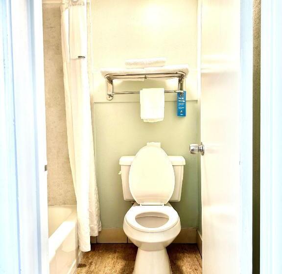 חדר אקזקיוטיב חדר קינג, Days Inn By Wyndham Pensacola  Historic Downtown