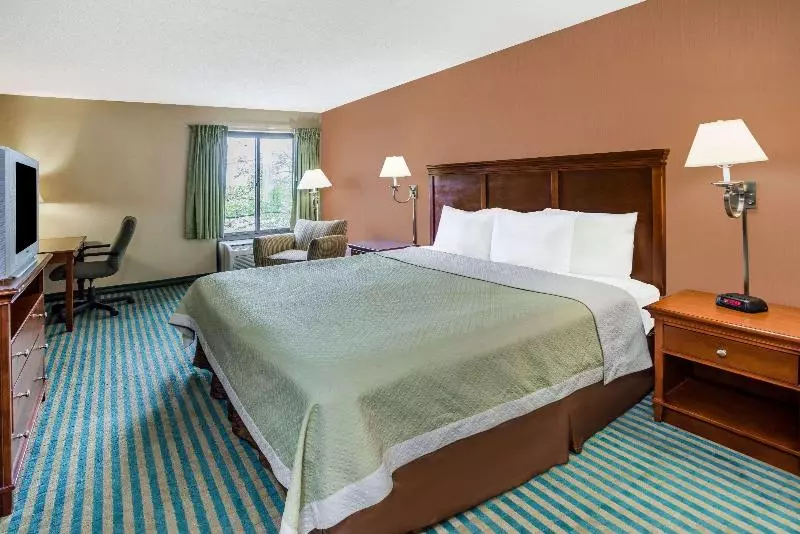 キングサイズベッドのスタンダードルーム, Days Inn By Wyndham Westminster