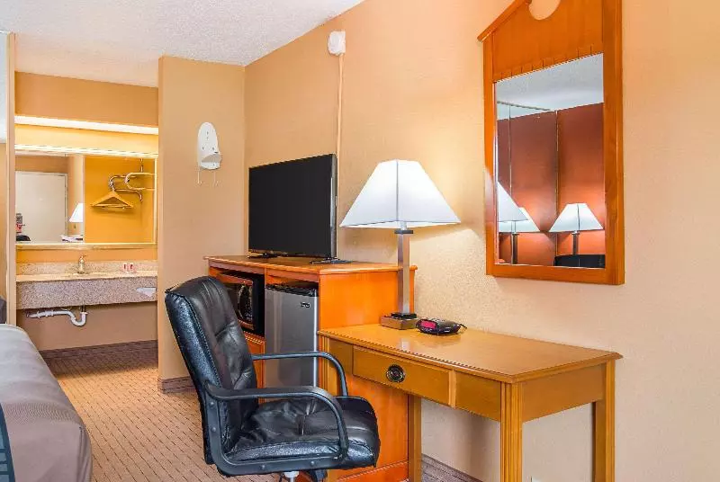 キングサイズベッドのスタンダードルーム, Econo Lodge Jacksonville Near Little Rock Air Force Base