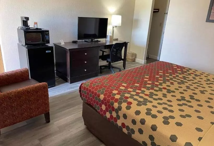 キングサイズベッドのスタンダードルーム, Econo Lodge   Perry National Fair Ground Area
