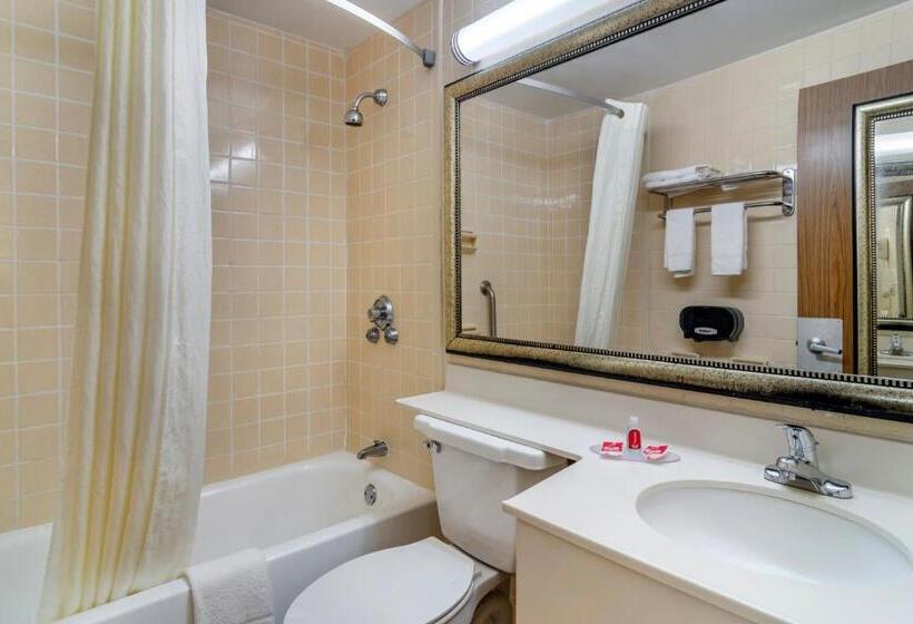 غرفه قياسيه سريرين مزدوجين, Econo Lodge   Perry National Fair Ground Area