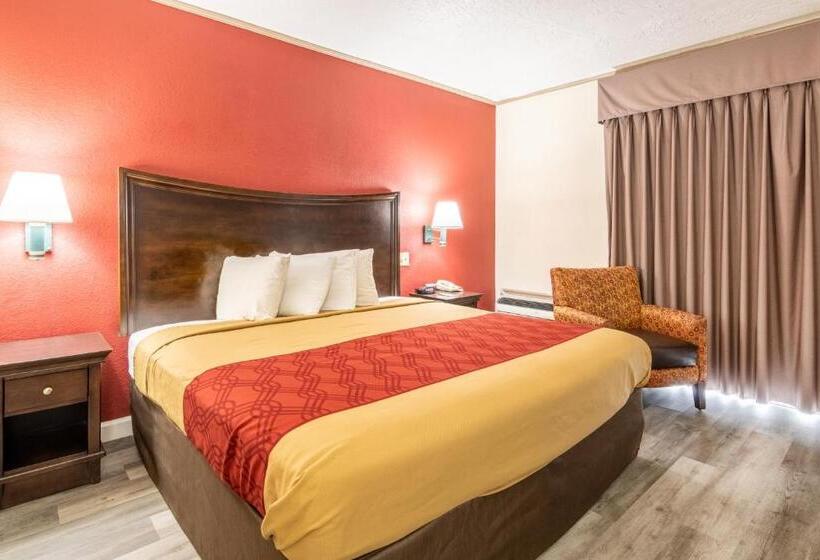 غرفة قياسية سرير كينج لذوى الإحتياجات الخاصة, Econo Lodge   Perry National Fair Ground Area