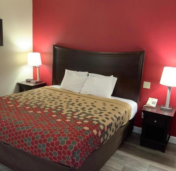 غرفة قياسية سرير كينج لذوى الإحتياجات الخاصة, Econo Lodge   Perry National Fair Ground Area