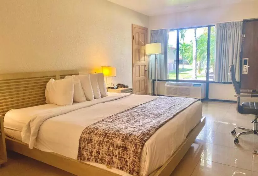 キングサイズベッドのデラックスルーム, Garden Inn Homestead/everglades/gateway To Keys