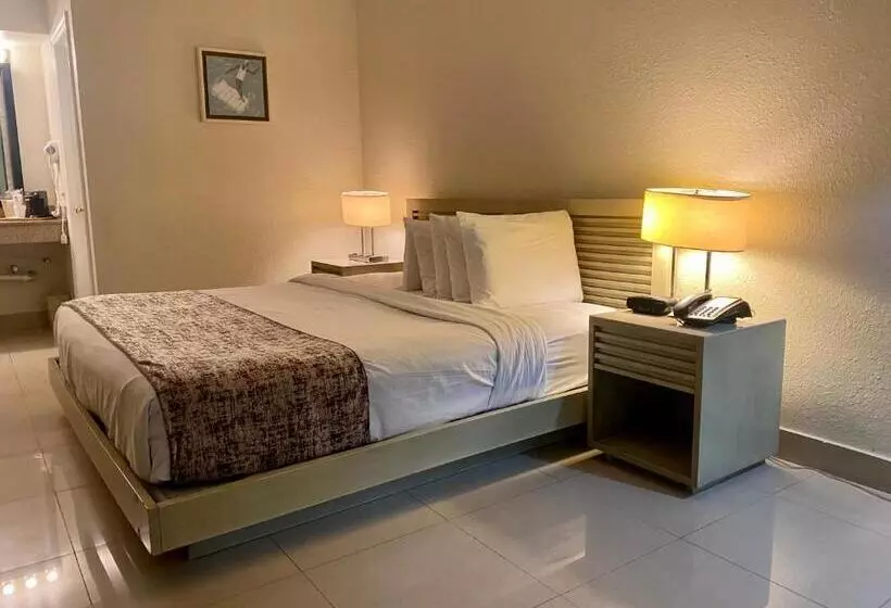 キングサイズベッドのデラックスルーム, Garden Inn Homestead/everglades/gateway To Keys