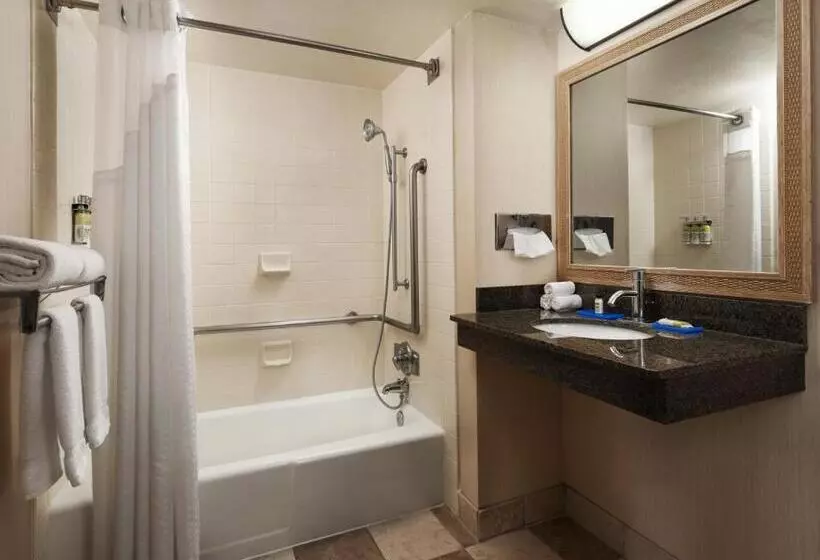身障者適用スタンダードルーム, Holiday Inn Express At Monterey Bay, An Ihg