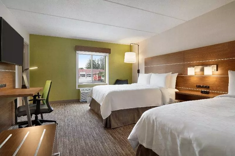 اتاق استاندارد با تخت دو نفره بزرگ برای معلولان, Holiday Inn Express   Plattsburgh, An Ihg