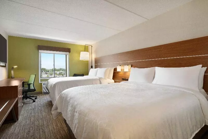 اتاق استاندارد با تخت دو نفره بزرگ برای معلولان, Holiday Inn Express   Plattsburgh, An Ihg