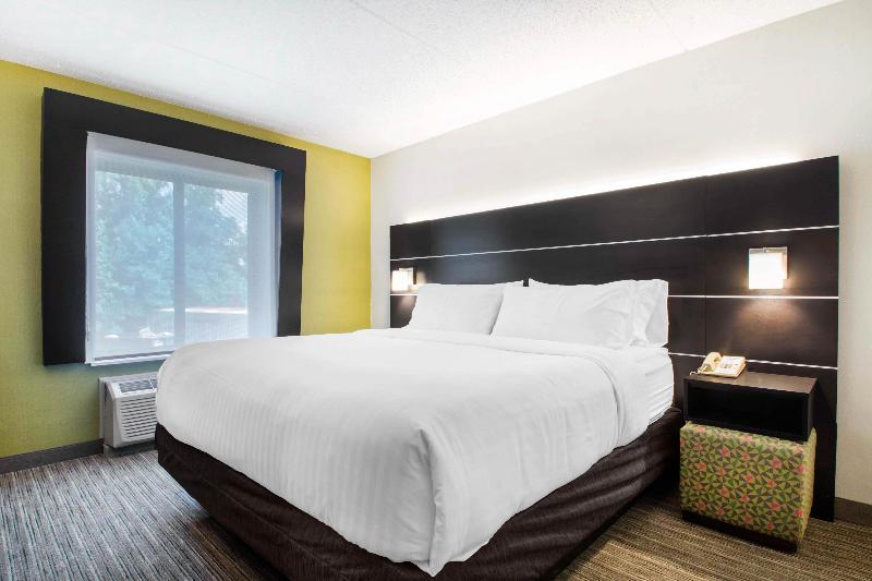 스위트, Holiday Inn Express & Suites   Albany Airport   Wolf Road, An Ihg