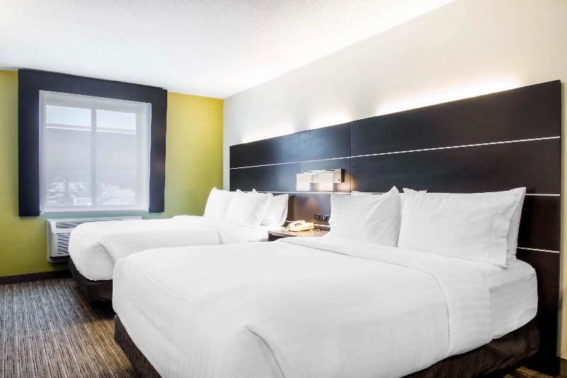 스위트, Holiday Inn Express & Suites   Albany Airport   Wolf Road, An Ihg