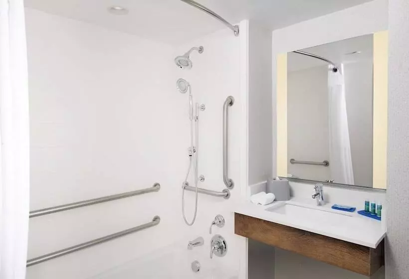 身障者適用スイートルーム, Holiday Inn Express & Suites College Park   University Area, An Ihg