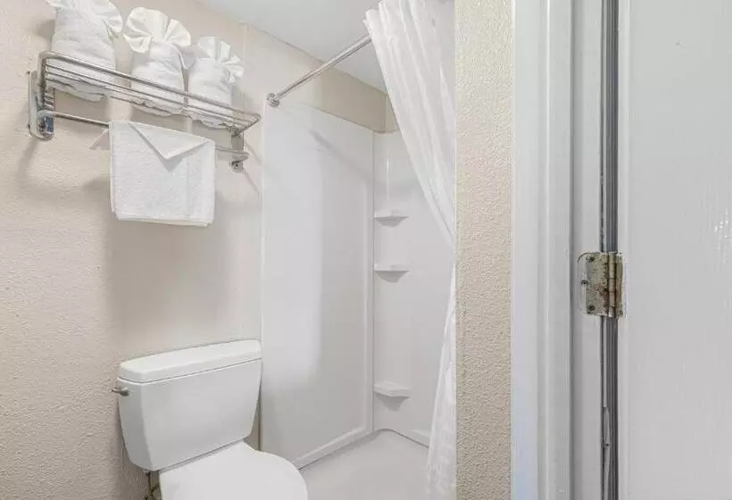 オーシャンビュースタンダードルームバルコニー付き, Ocean Crest Inn And Suites