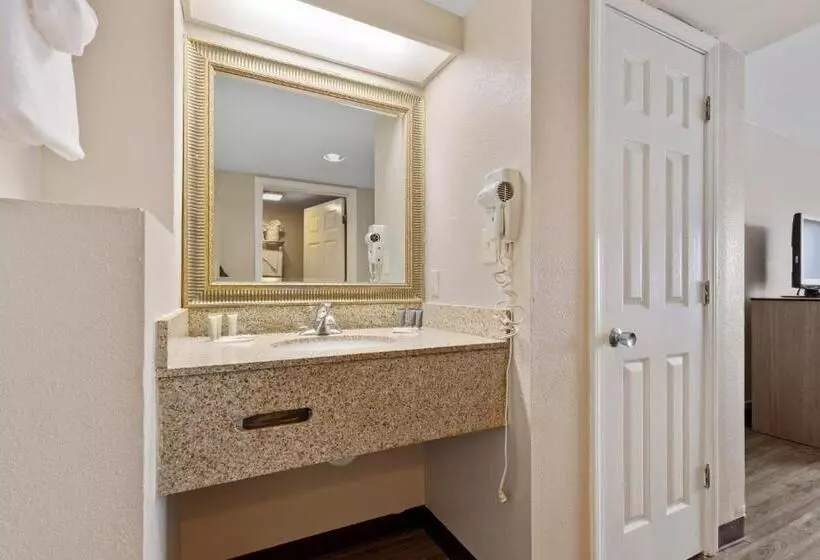 オーシャンビュースタンダードルームバルコニー付き, Ocean Crest Inn And Suites
