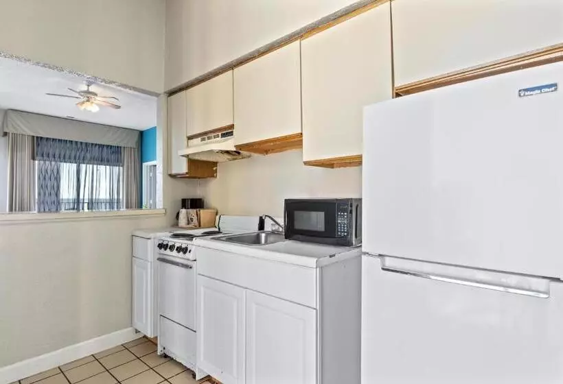 オーシャンビュースイート, Ocean Crest Inn And Suites