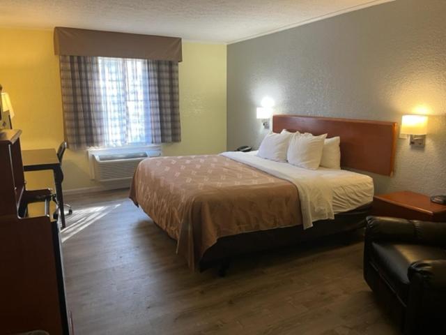 스탠다드 룸 킹사이즈 침대, Quality Inn University Area