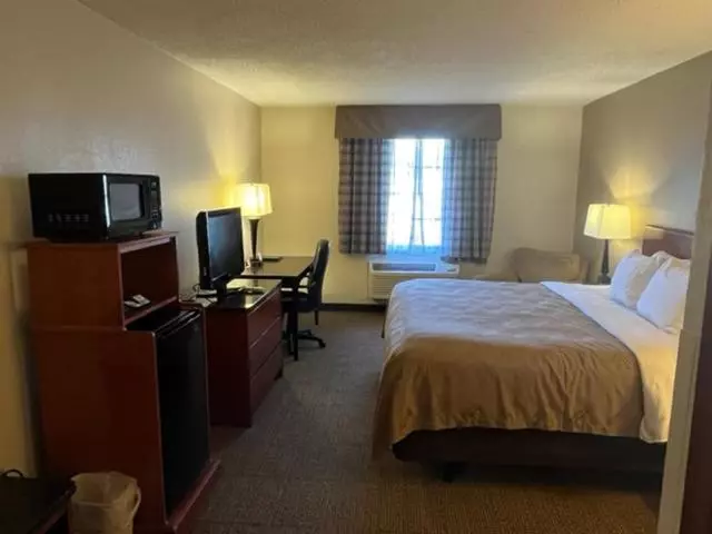キングサイズベッドのスタンダードルーム, Quality Inn University Area