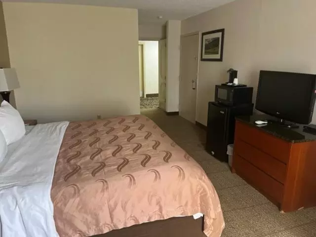 身障者適用キングサイズベッドルーム, Quality Inn University Area