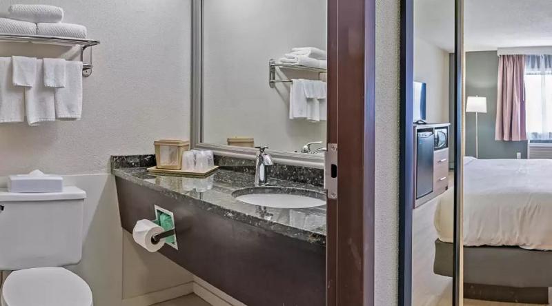 חדר סטנדרט, מיטת קינג, מותאם לאדם עם מוגבלויות, Quality Inn Milansandusky