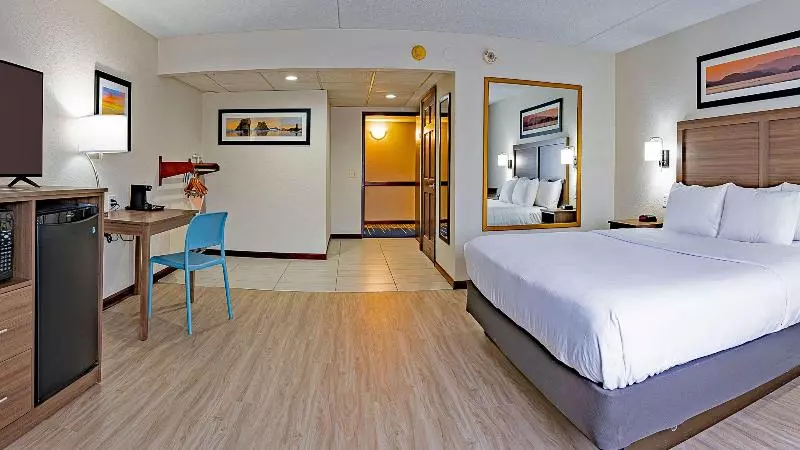 身障者適用キングサイズベッドルーム, Quality Inn Milansandusky