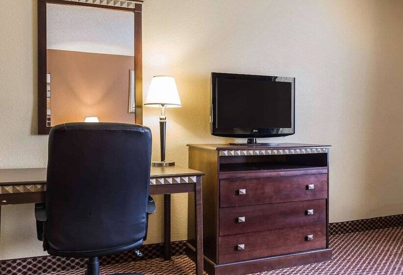 キングサイズベッドのスイートルーム, Quality Inn & Suites Bloomington University Area